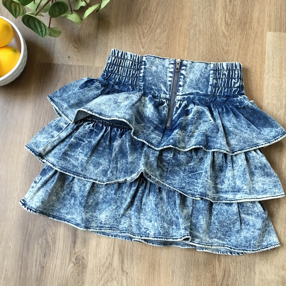 Dresses & Skirts - 1980’s Tiered Acid Wash Denim Mini Skirt sz 6 EUC